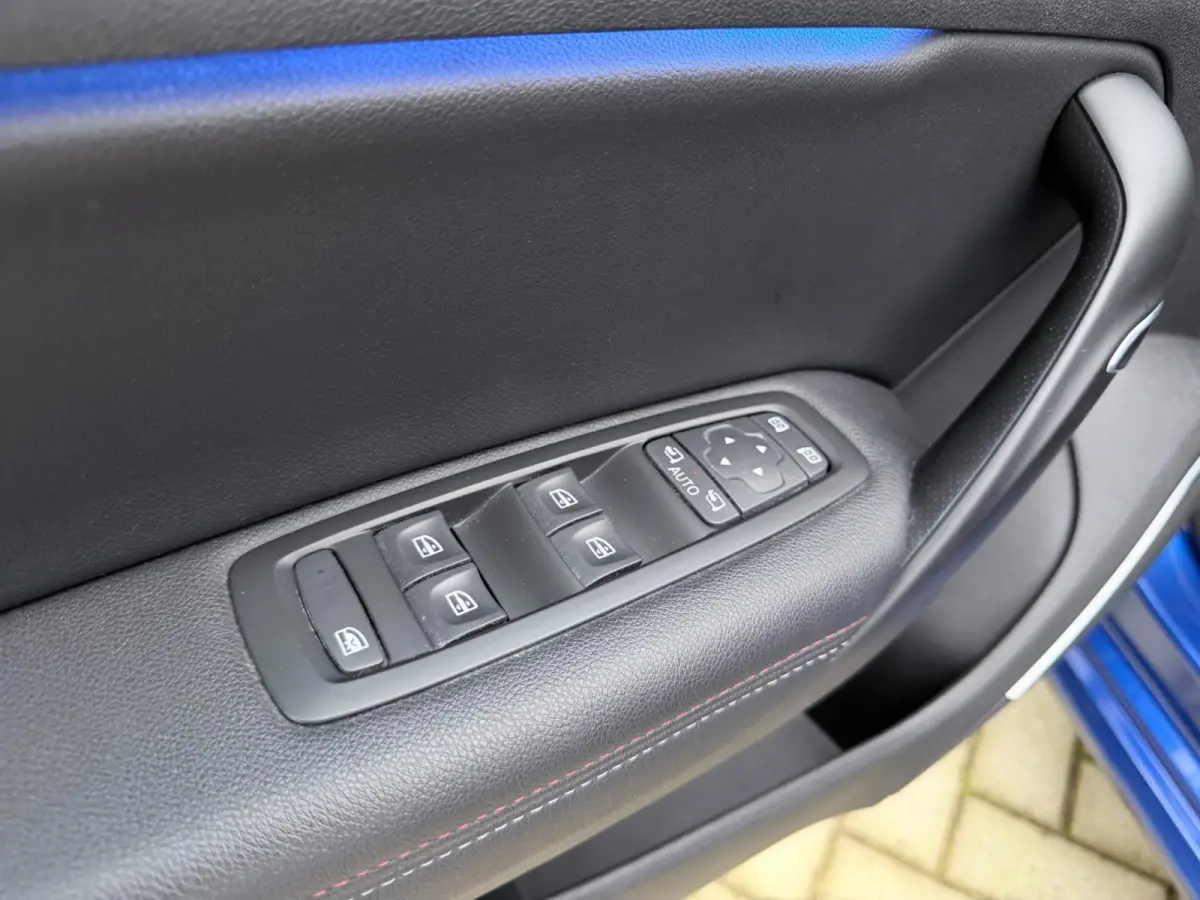 1.6 Plug-In Hybrid 160 R.S. Line | Camera | PDC | Keyless |