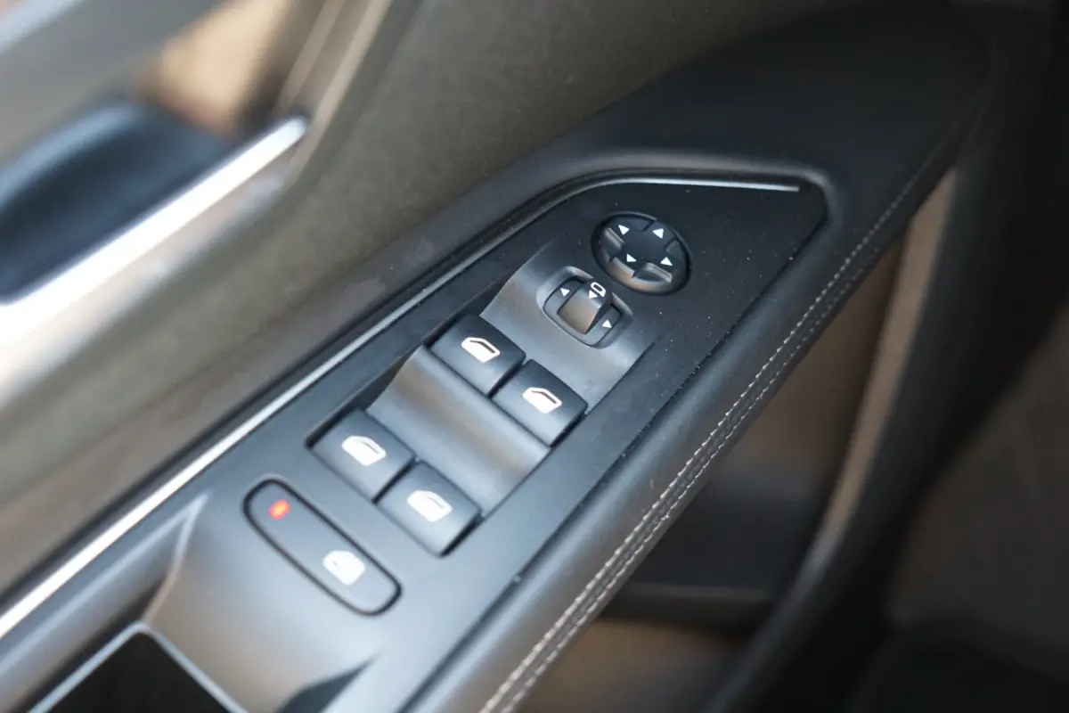 1.2 PureTech Allure AUT | Amazonite | Half-leder/Navi/Cruise/Carplay - Netjes