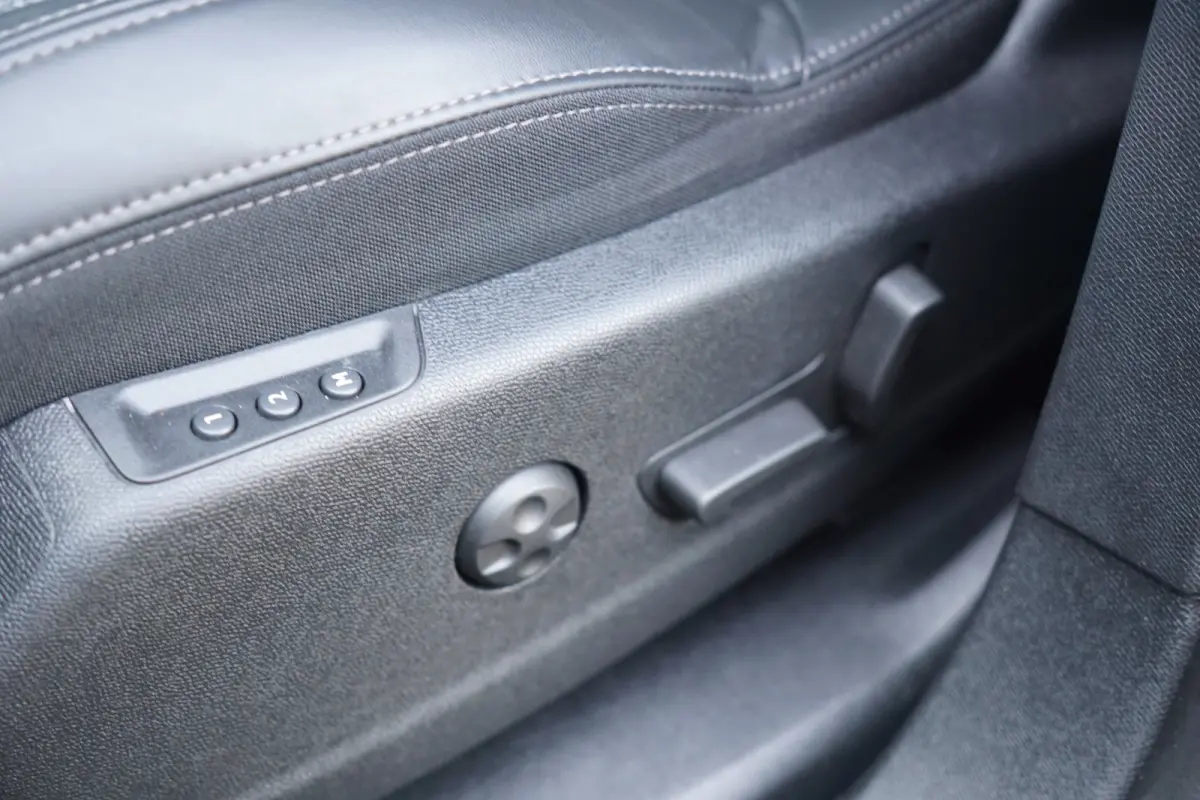 1.2 PureTech Allure AUT | Amazonite | Half-leder/Navi/Cruise/Carplay - Netjes