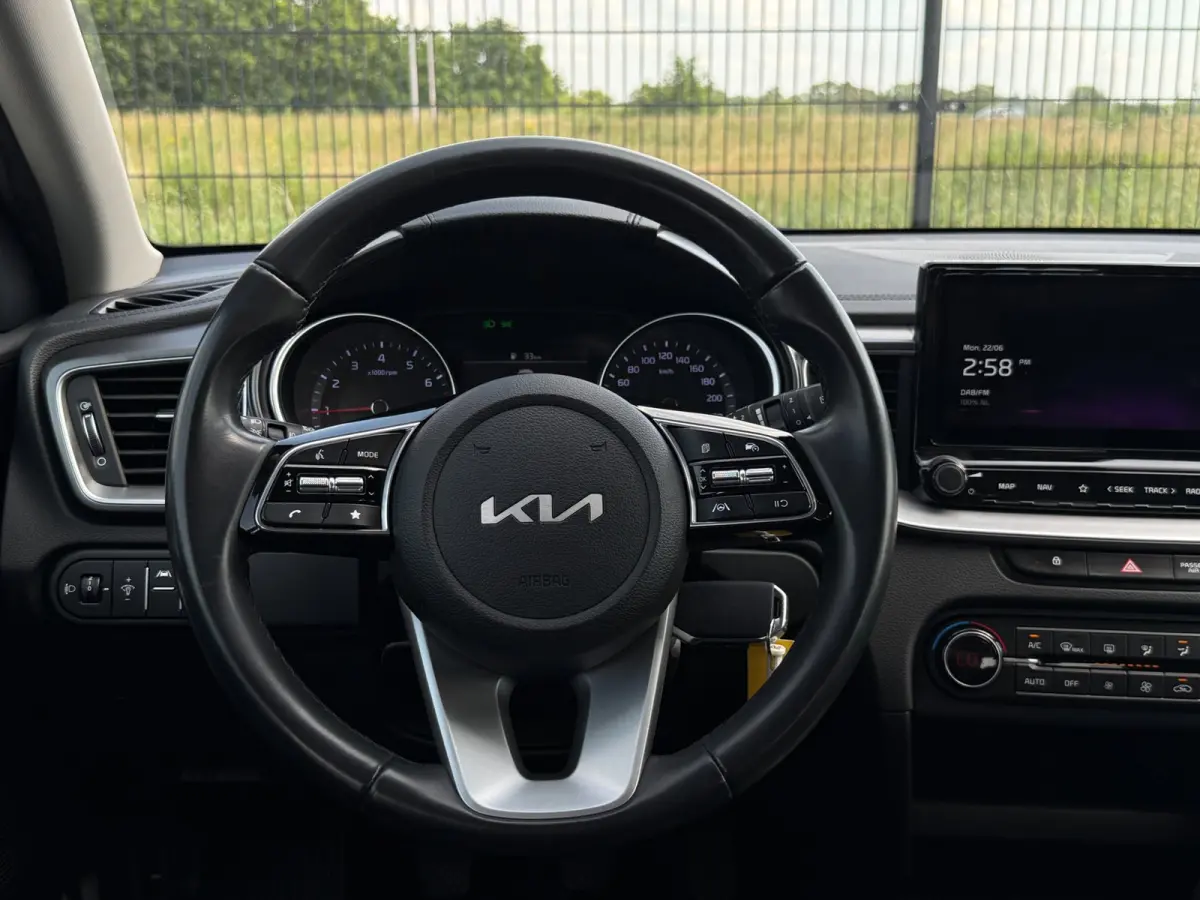 1.0 T-GDi DynamicLine | Achteruitrijcamera | PDC | Trekhaak | Carplay |