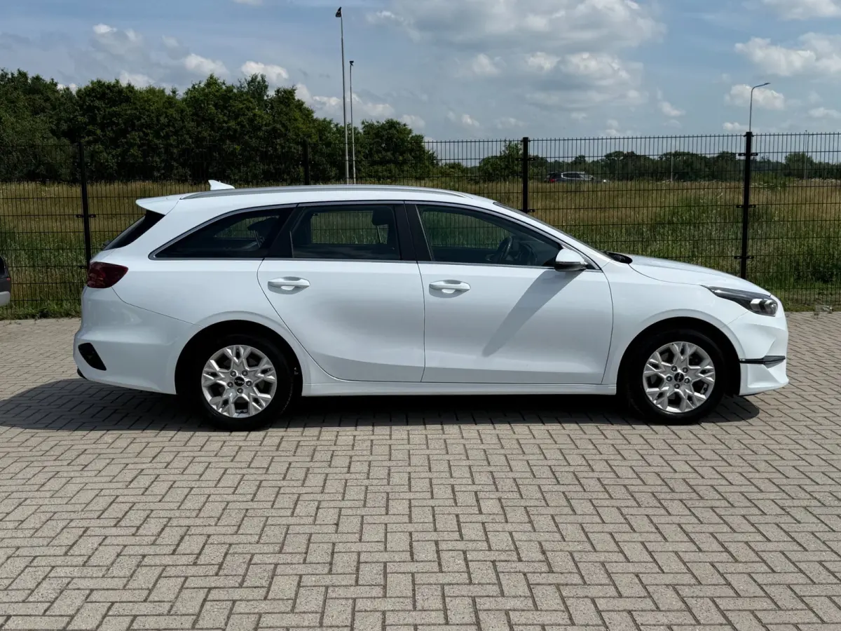 1.0 T-GDi DynamicLine | Achteruitrijcamera | PDC | Trekhaak | Carplay |