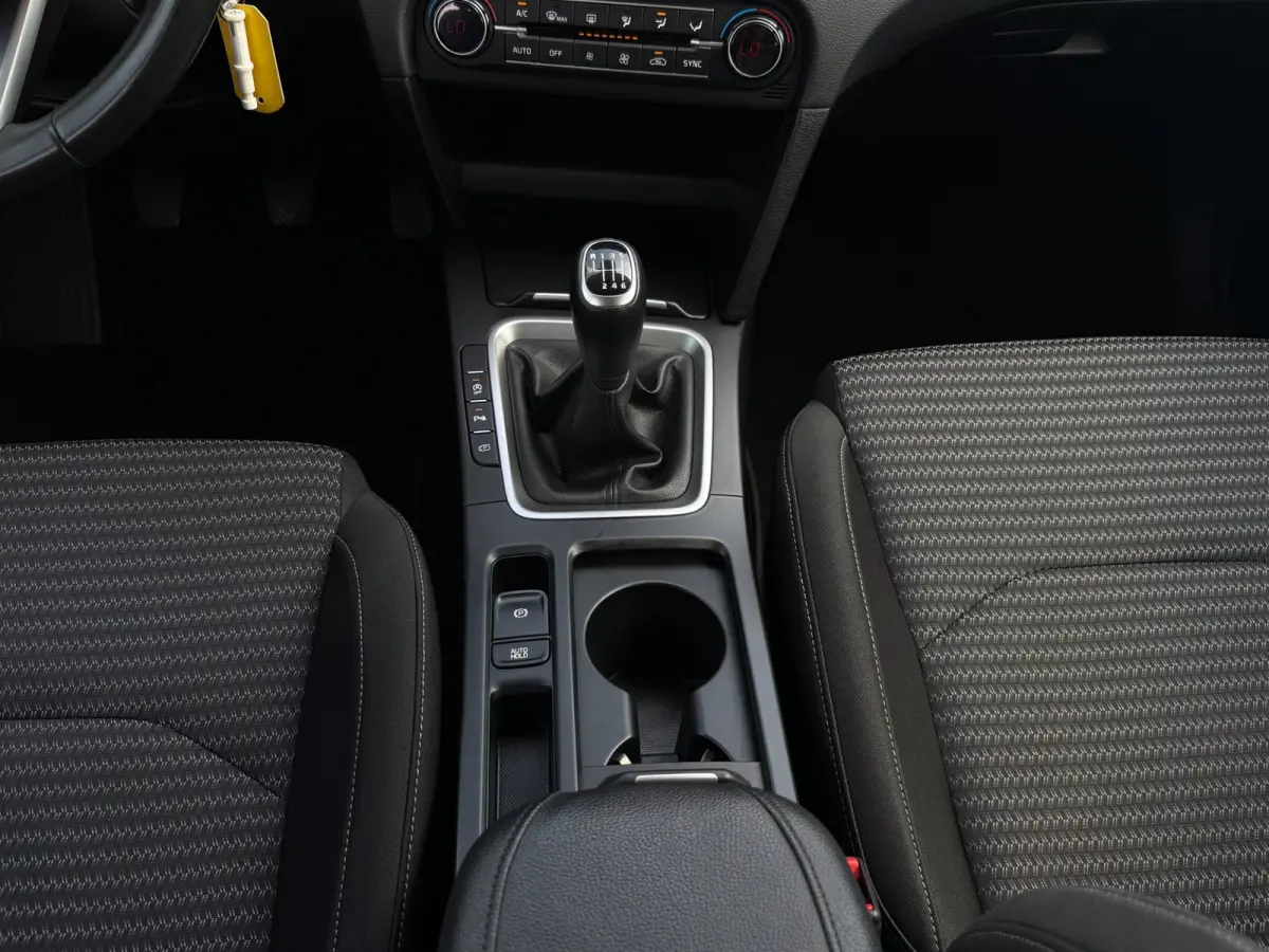 1.0 T-GDi DynamicLine | Achteruitrijcamera | PDC | Trekhaak | Carplay |