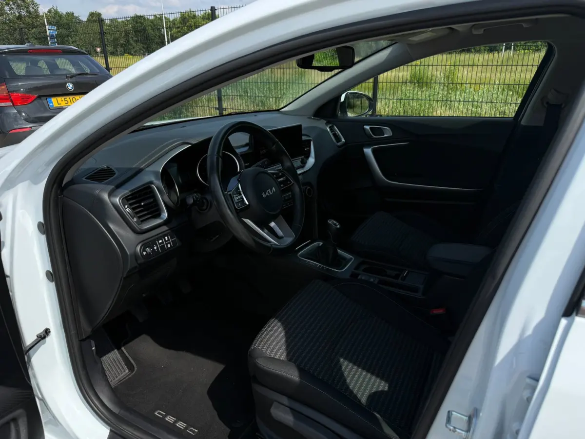 1.0 T-GDi DynamicLine | Achteruitrijcamera | PDC | Trekhaak | Carplay |
