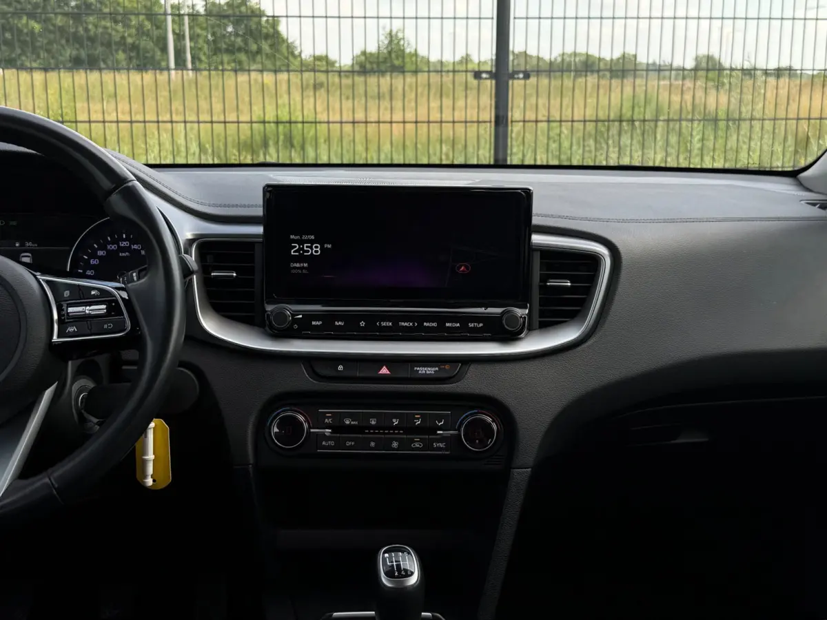 1.0 T-GDi DynamicLine | Achteruitrijcamera | PDC | Trekhaak | Carplay |