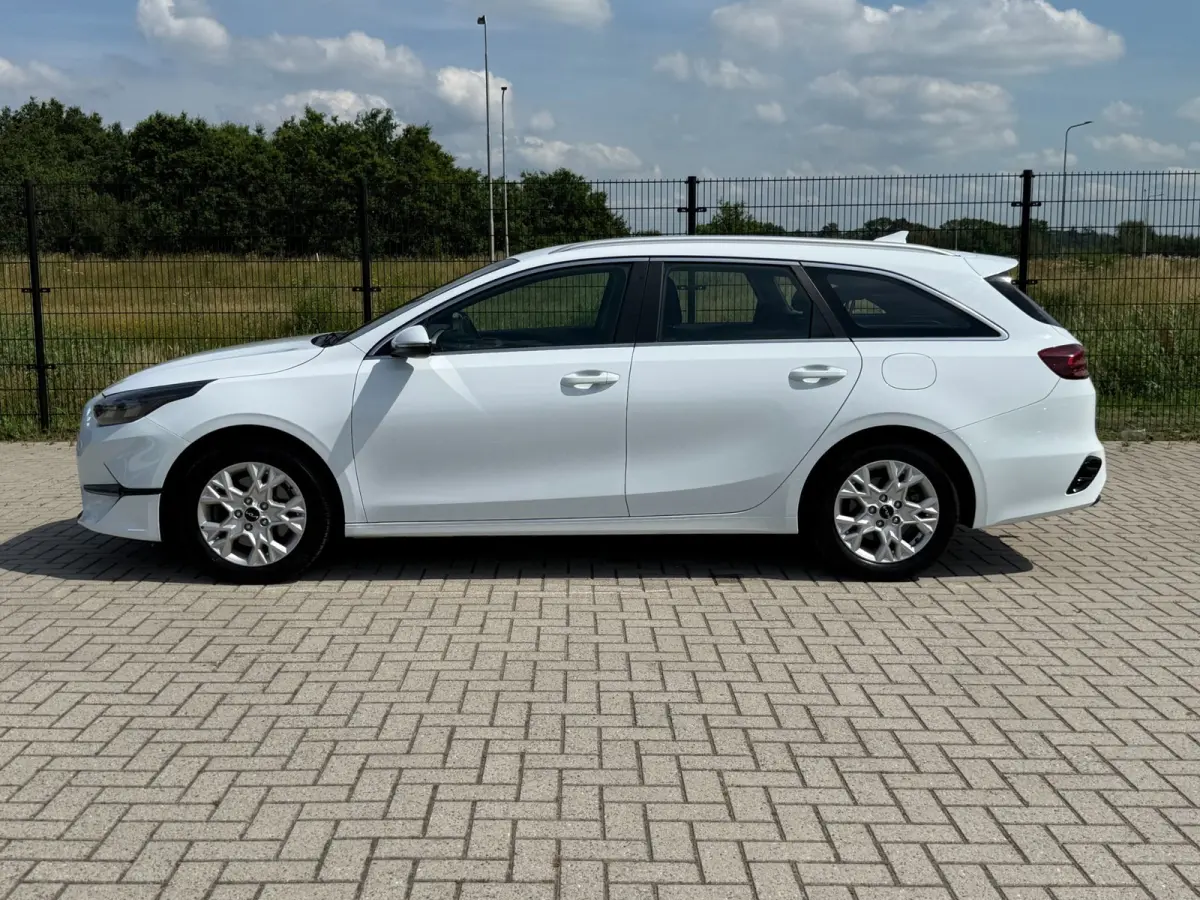 1.0 T-GDi DynamicLine | Achteruitrijcamera | PDC | Trekhaak | Carplay |