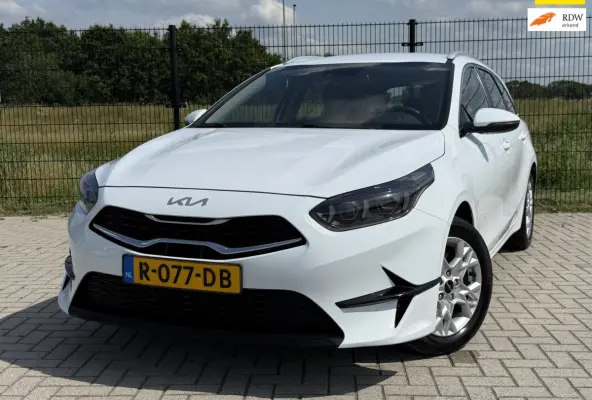 1.0 T-GDi DynamicLine | Achteruitrijcamera | PDC | Trekhaak | Carplay |