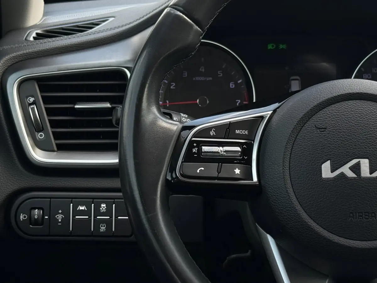 1.0 T-GDi DynamicLine | Achteruitrijcamera | PDC | Trekhaak | Carplay |
