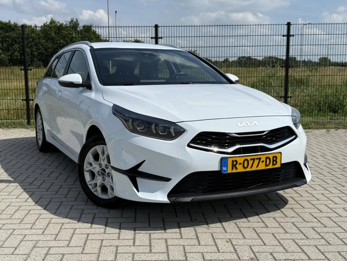 1.0 T-GDi DynamicLine | Achteruitrijcamera | PDC | Trekhaak | Carplay |