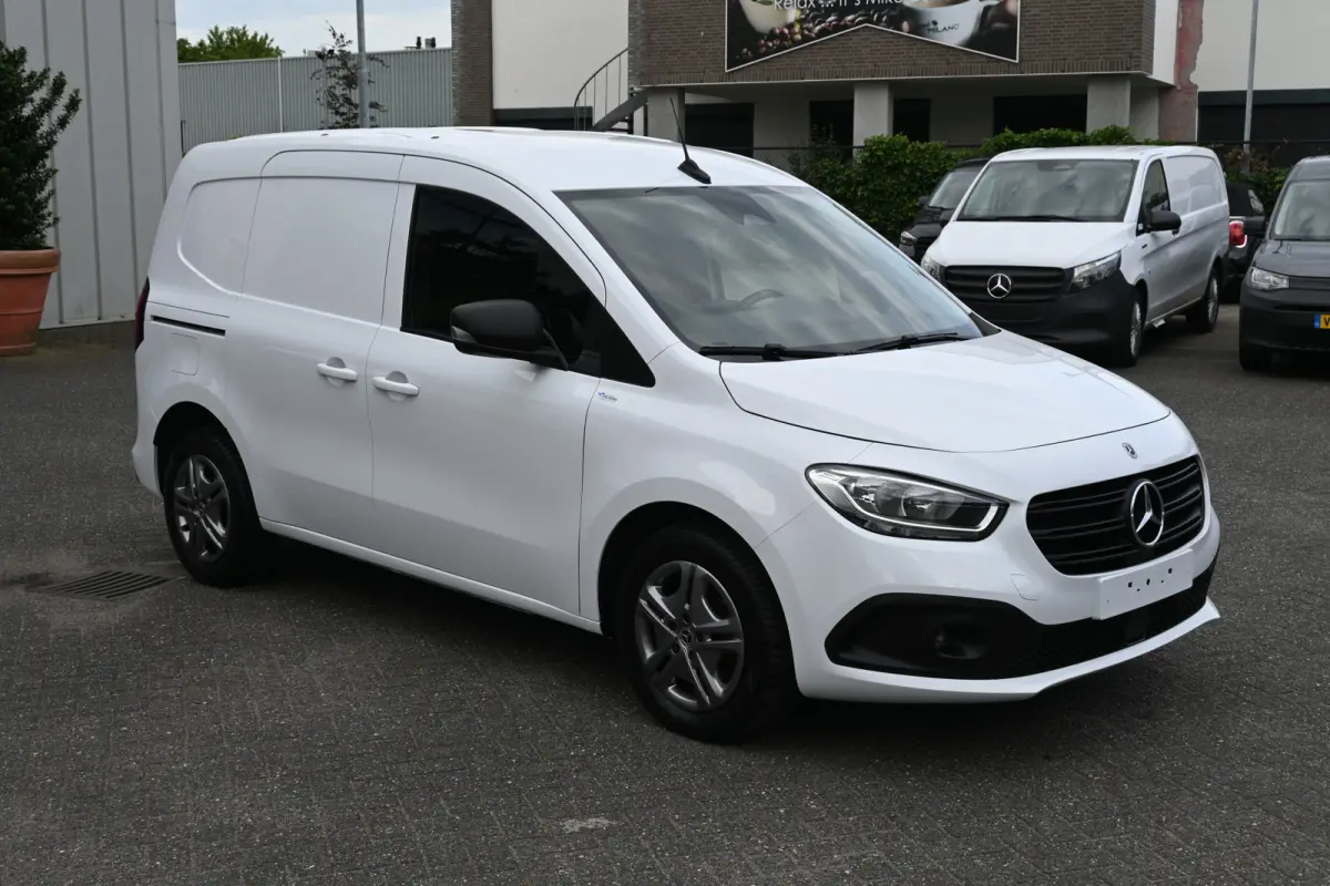 110 CDI L1 Pro 3-Zits, Camera, Apple Carplay/Android Auto