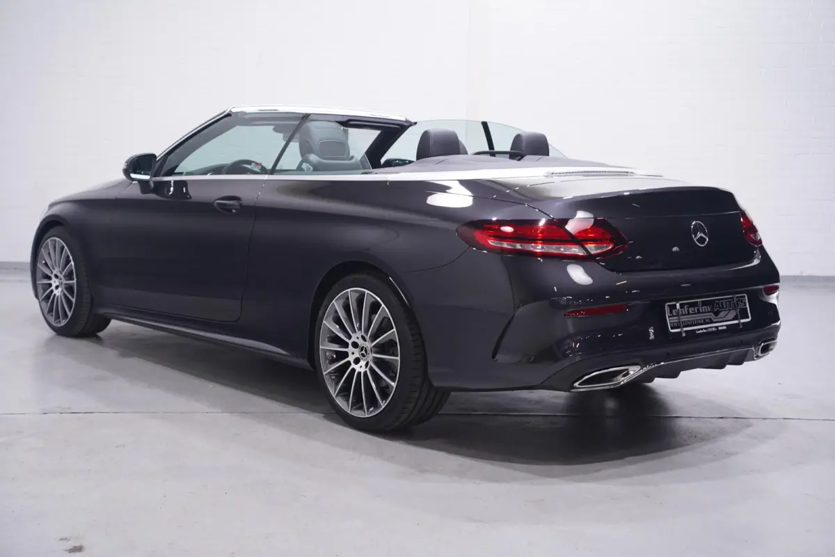 180 AMG Line AMG Styling  Camera lederen-bekleding Apple Carplay digi-dashboard 18"-lmv spoorpakket windscherm nekwarmer keyless-start led-verlichting DAB-ontvangst PDC v+a cruise-controle