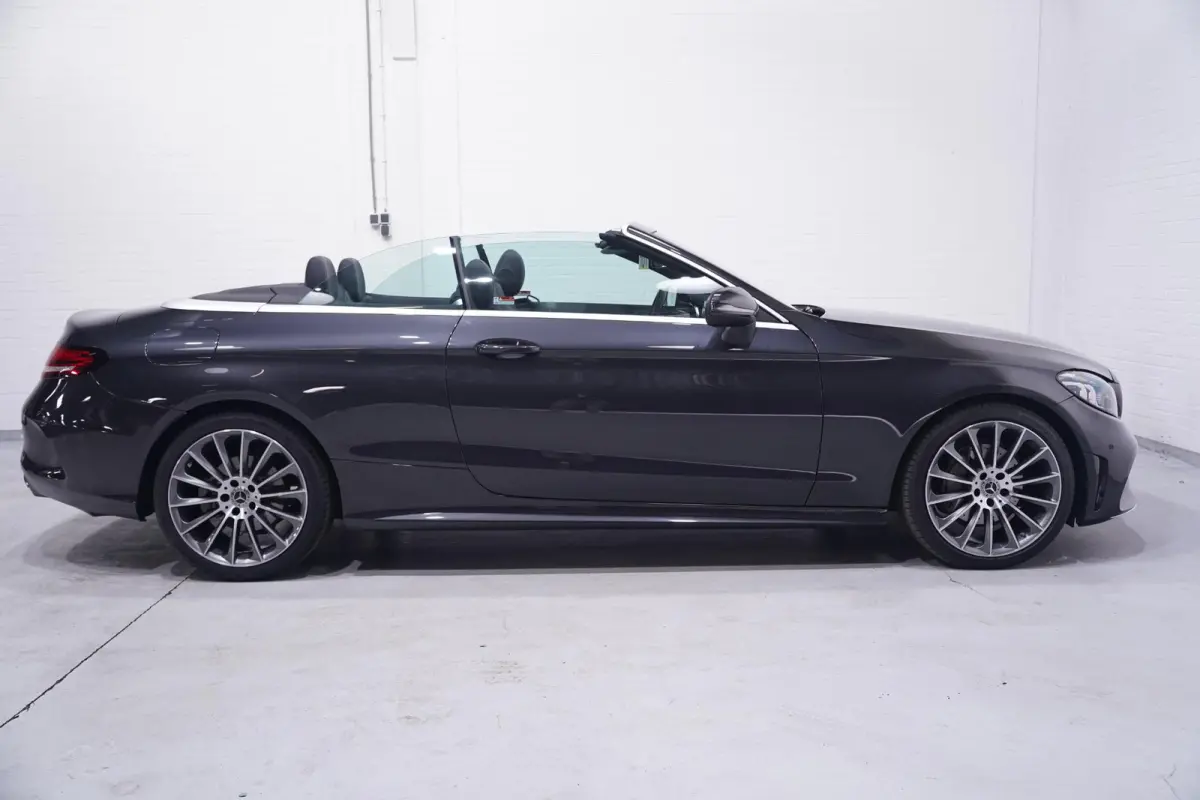 180 AMG Line AMG Styling  Camera lederen-bekleding Apple Carplay digi-dashboard 18"-lmv spoorpakket windscherm nekwarmer keyless-start led-verlichting DAB-ontvangst PDC v+a cruise-controle