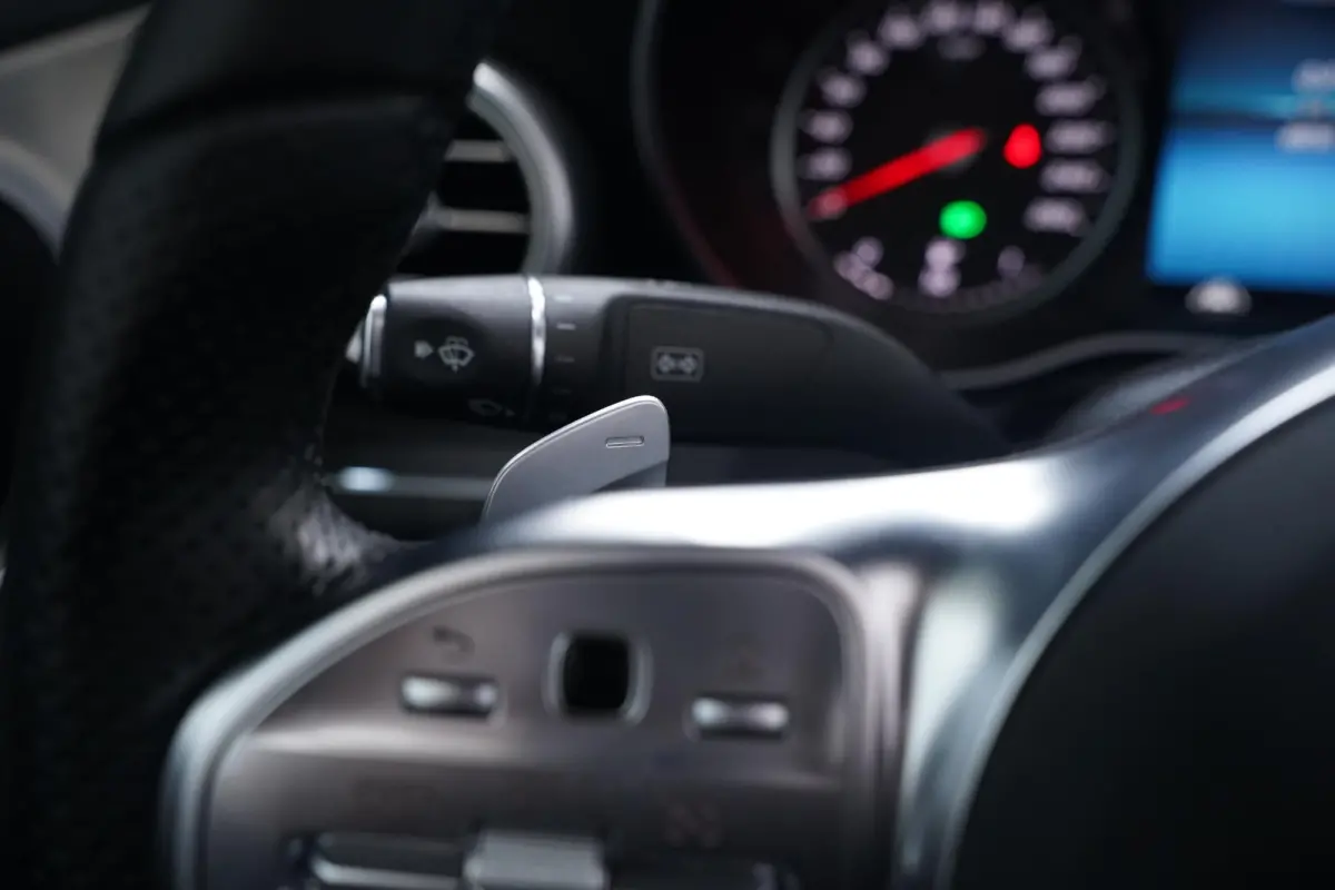 180 AMG Line AMG Styling  Camera lederen-bekleding Apple Carplay digi-dashboard 18"-lmv spoorpakket windscherm nekwarmer keyless-start led-verlichting DAB-ontvangst PDC v+a cruise-controle
