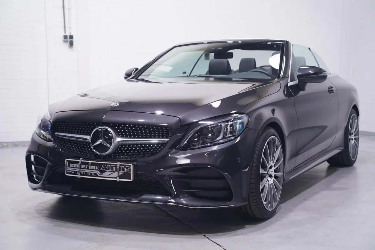 180 AMG Line AMG Styling  Camera lederen-bekleding Apple Carplay digi-dashboard 18"-lmv spoorpakket windscherm nekwarmer keyless-start led-verlichting DAB-ontvangst PDC v+a cruise-controle