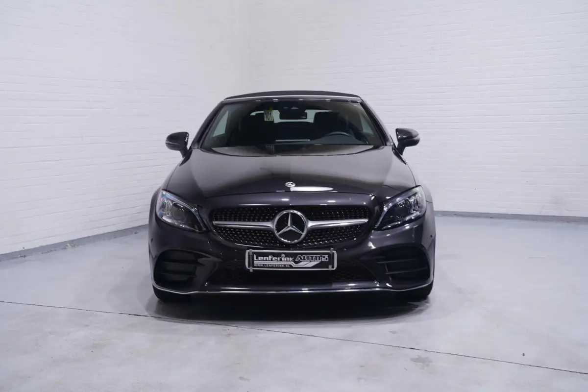 180 AMG Line AMG Styling  Camera lederen-bekleding Apple Carplay digi-dashboard 18"-lmv spoorpakket windscherm nekwarmer keyless-start led-verlichting DAB-ontvangst PDC v+a cruise-controle