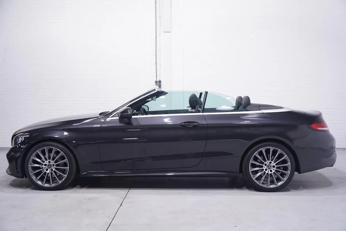 180 AMG Line AMG Styling  Camera lederen-bekleding Apple Carplay digi-dashboard 18"-lmv spoorpakket windscherm nekwarmer keyless-start led-verlichting DAB-ontvangst PDC v+a cruise-controle
