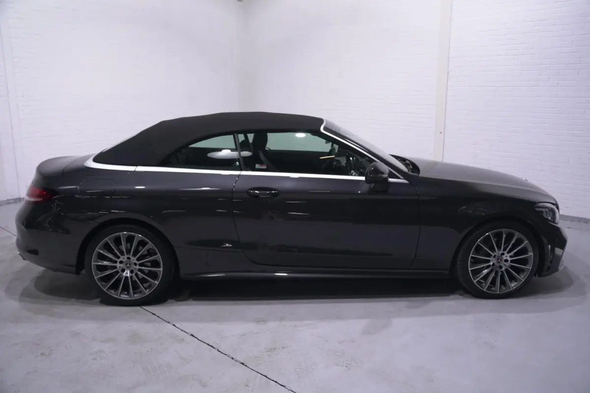 180 AMG Line AMG Styling  Camera lederen-bekleding Apple Carplay digi-dashboard 18"-lmv spoorpakket windscherm nekwarmer keyless-start led-verlichting DAB-ontvangst PDC v+a cruise-controle