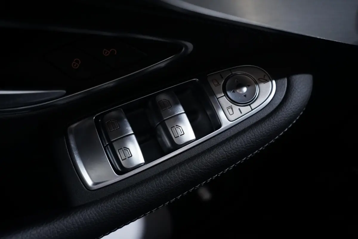 180 AMG Line AMG Styling  Camera lederen-bekleding Apple Carplay digi-dashboard 18"-lmv spoorpakket windscherm nekwarmer keyless-start led-verlichting DAB-ontvangst PDC v+a cruise-controle