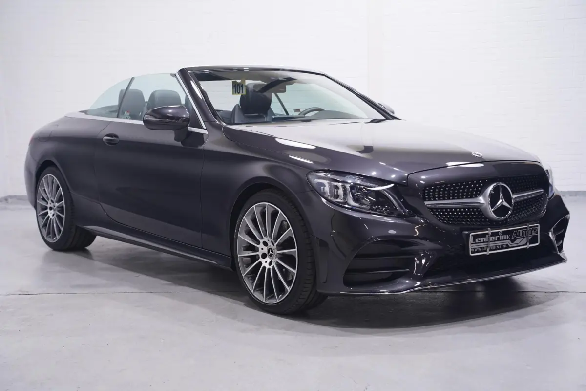 180 AMG Line AMG Styling  Camera lederen-bekleding Apple Carplay digi-dashboard 18"-lmv spoorpakket windscherm nekwarmer keyless-start led-verlichting DAB-ontvangst PDC v+a cruise-controle
