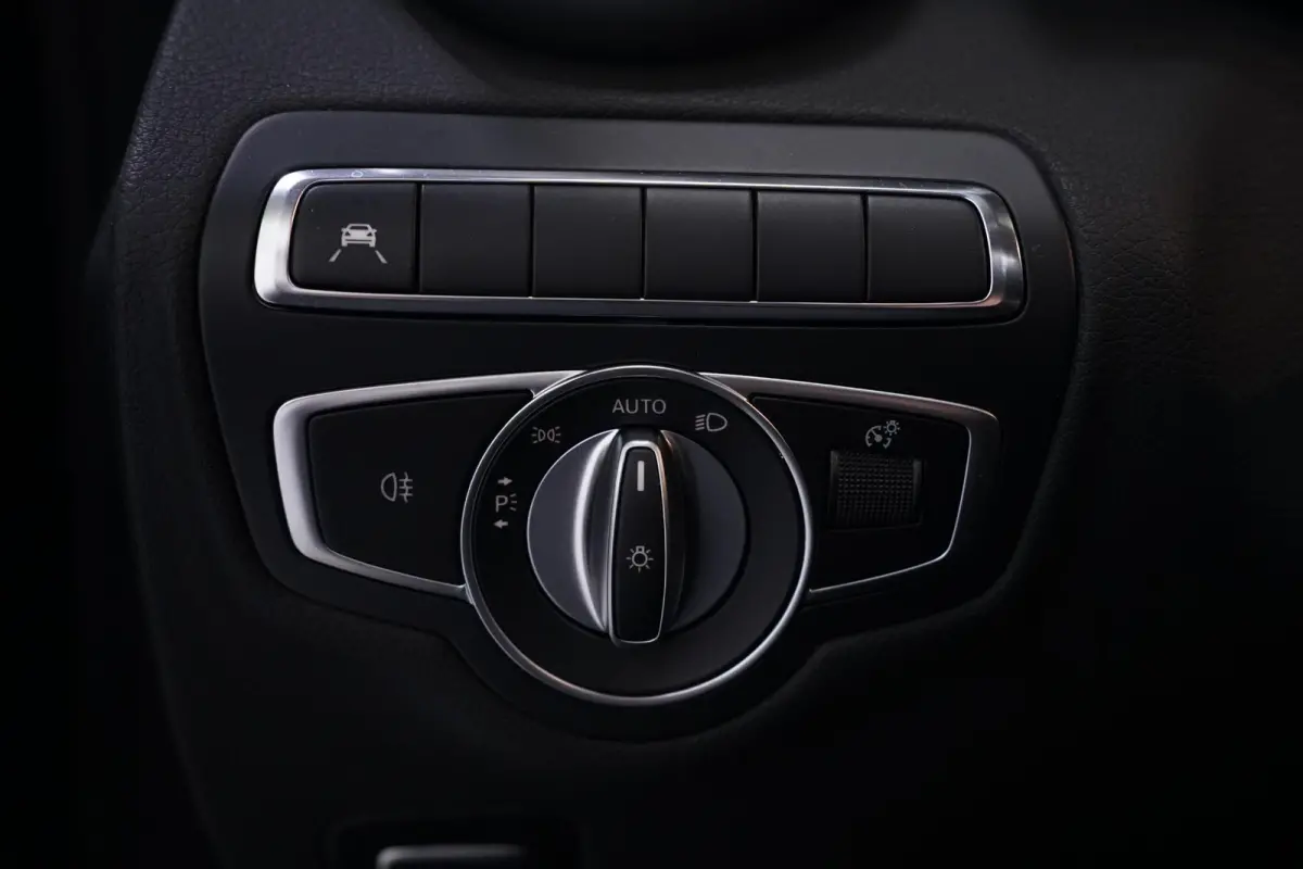 180 AMG Line AMG Styling  Camera lederen-bekleding Apple Carplay digi-dashboard 18"-lmv spoorpakket windscherm nekwarmer keyless-start led-verlichting DAB-ontvangst PDC v+a cruise-controle
