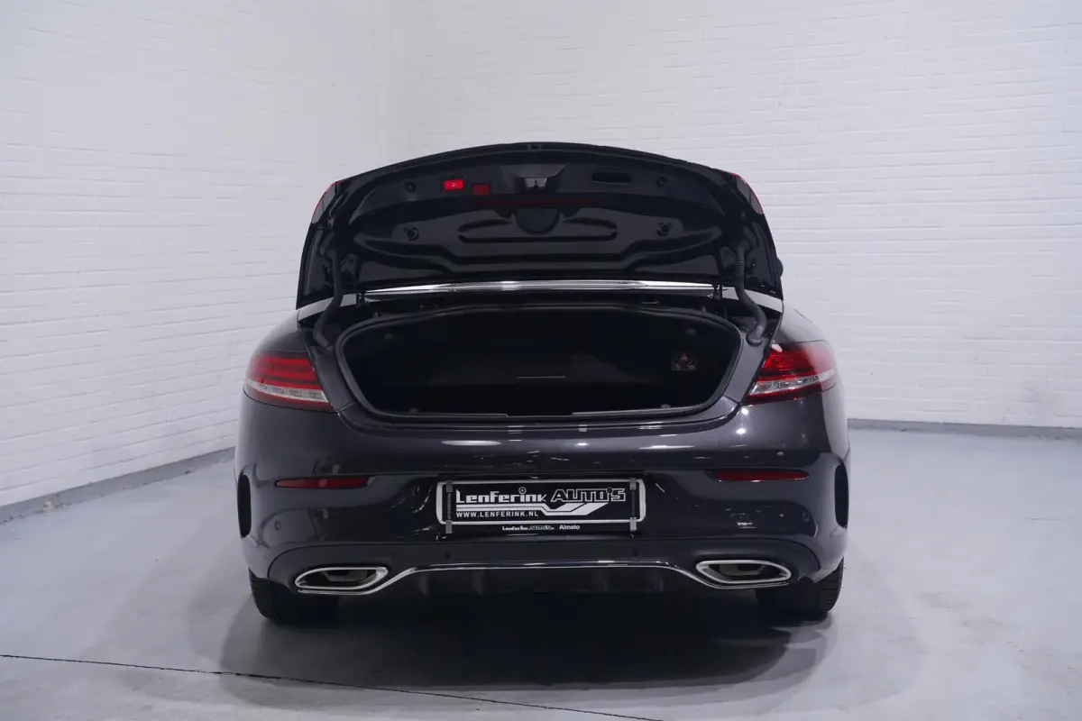 180 AMG Line AMG Styling  Camera lederen-bekleding Apple Carplay digi-dashboard 18"-lmv spoorpakket windscherm nekwarmer keyless-start led-verlichting DAB-ontvangst PDC v+a cruise-controle