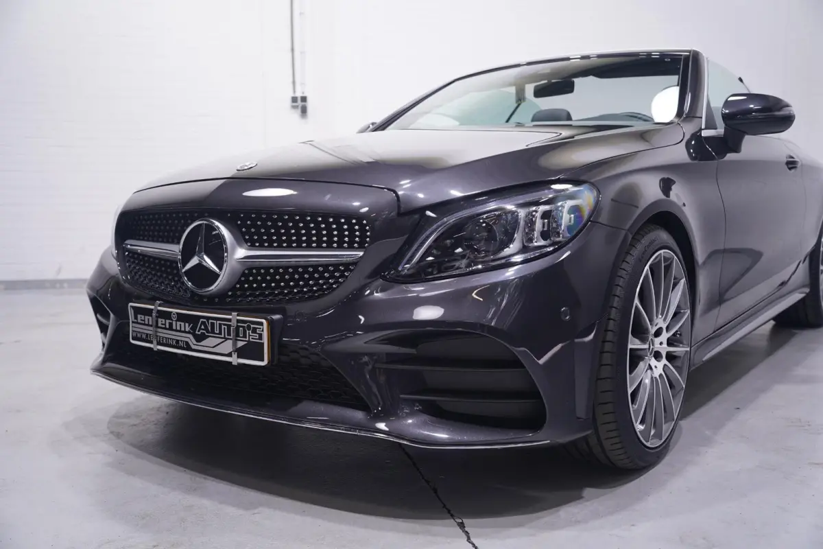 180 AMG Line AMG Styling  Camera lederen-bekleding Apple Carplay digi-dashboard 18"-lmv spoorpakket windscherm nekwarmer keyless-start led-verlichting DAB-ontvangst PDC v+a cruise-controle