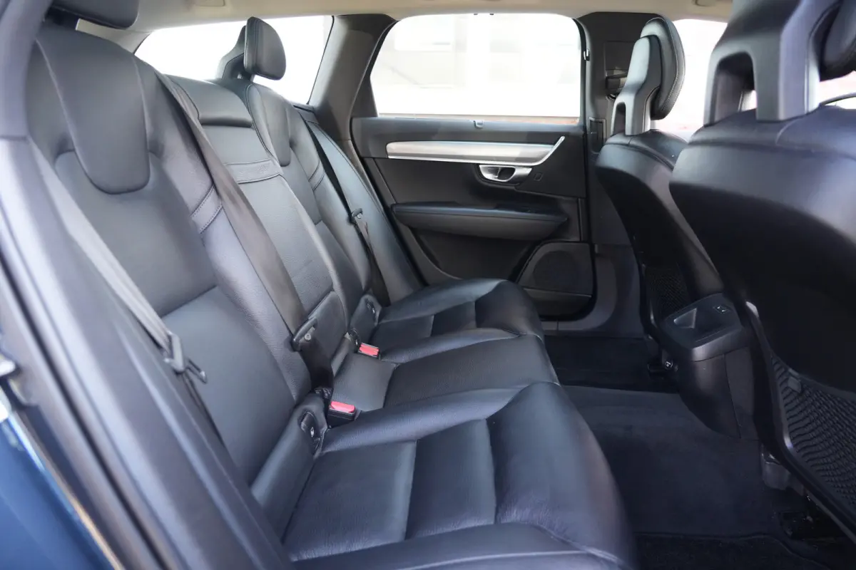 2.0 T5 Momentum 255pk Panoramdak/Trekhaak/Navigatie
