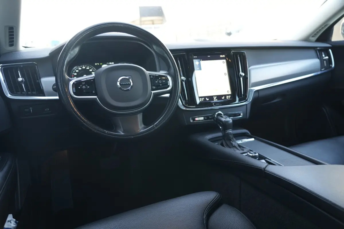 2.0 T5 Momentum 255pk Panoramdak/Trekhaak/Navigatie