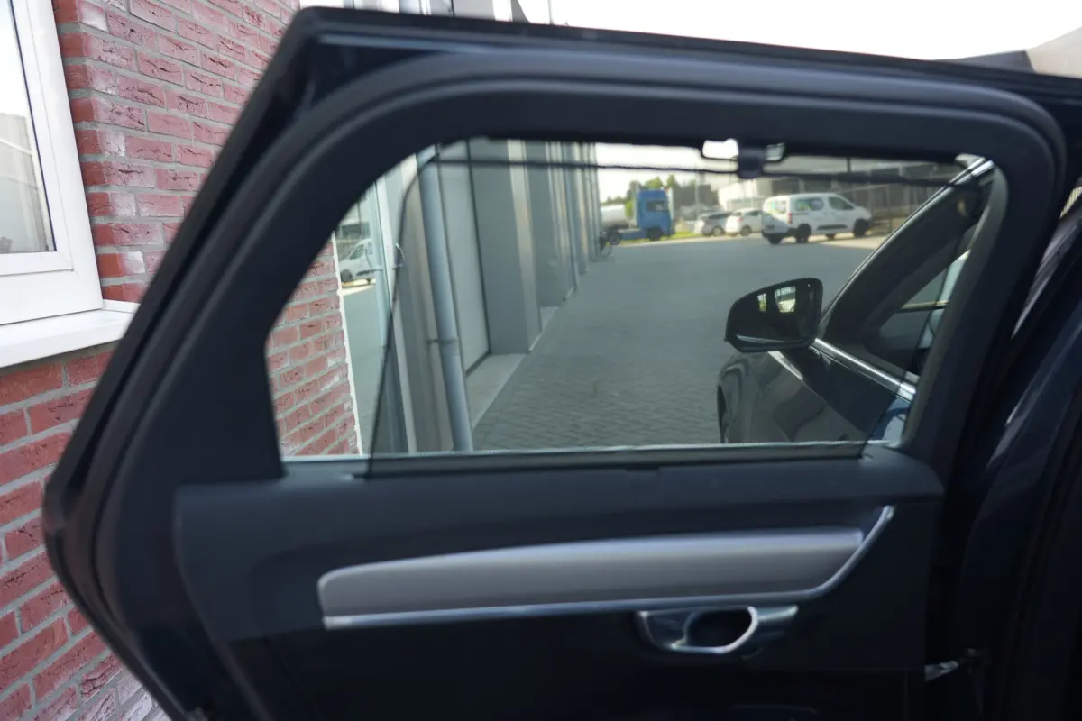 2.0 T5 Momentum 255pk Panoramdak/Trekhaak/Navigatie