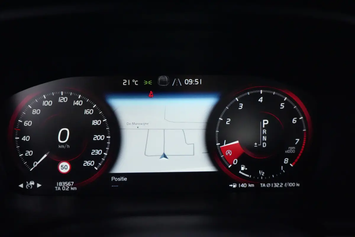2.0 T5 Momentum 255pk Panoramdak/Trekhaak/Navigatie
