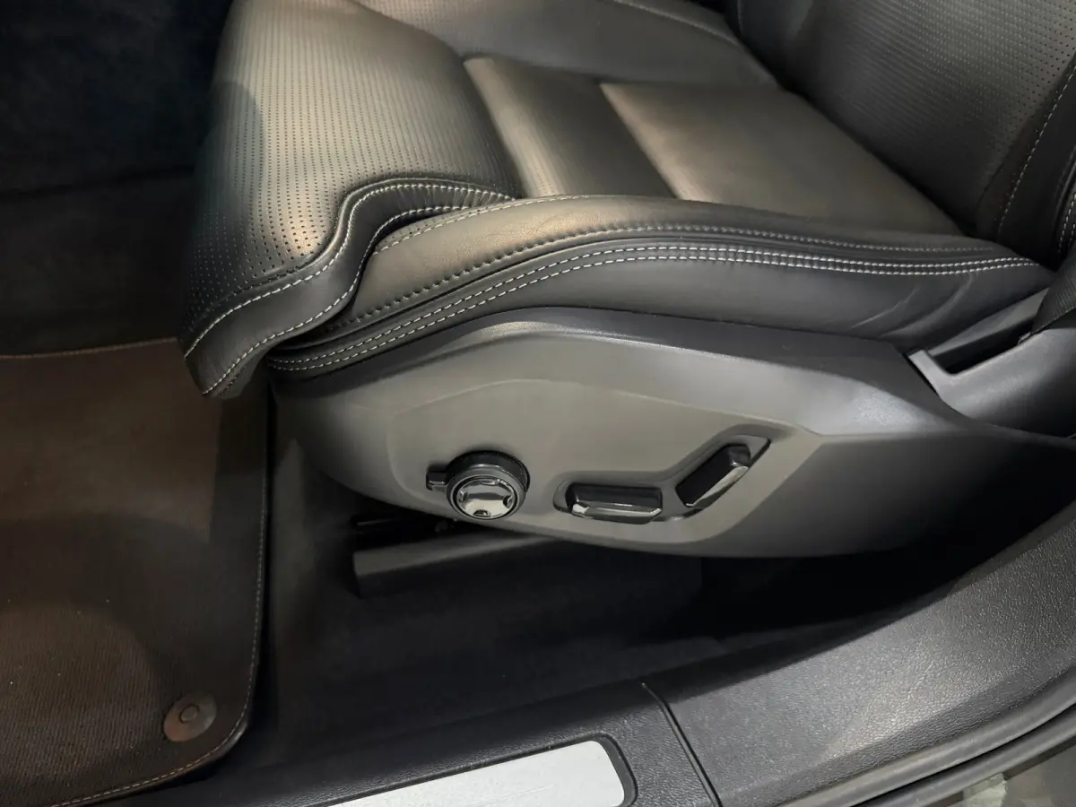 2.0 T6 Plug-in hybrid AWD Plus Bright*360 Camera*stoelverwarming*Pano*BOMVOL*