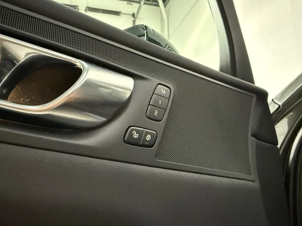 2.0 T6 Plug-in hybrid AWD Plus Bright*360 Camera*stoelverwarming*Pano*BOMVOL*
