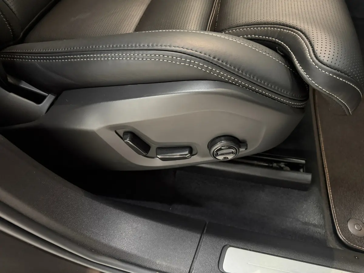 2.0 T6 Plug-in hybrid AWD Plus Bright*360 Camera*stoelverwarming*Pano*BOMVOL*