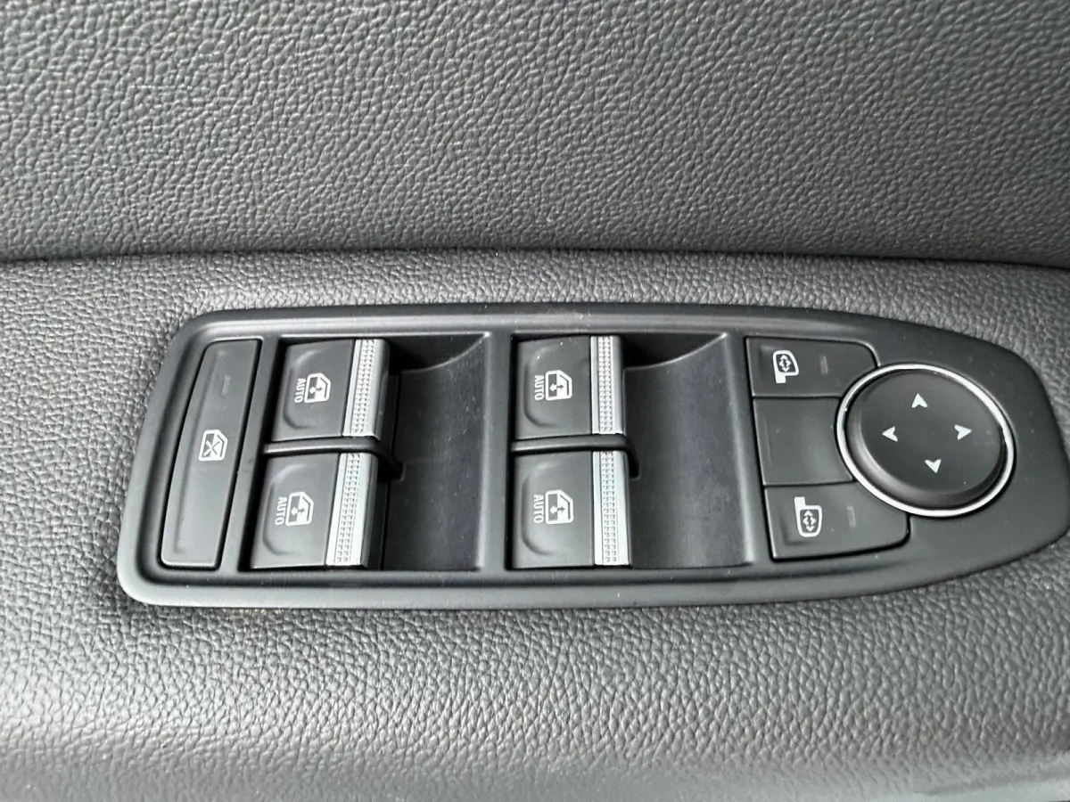 techno E-Tech full hybrid 145 | SoH 80% | Parkeercamera | Navigatie | Trekhaak |