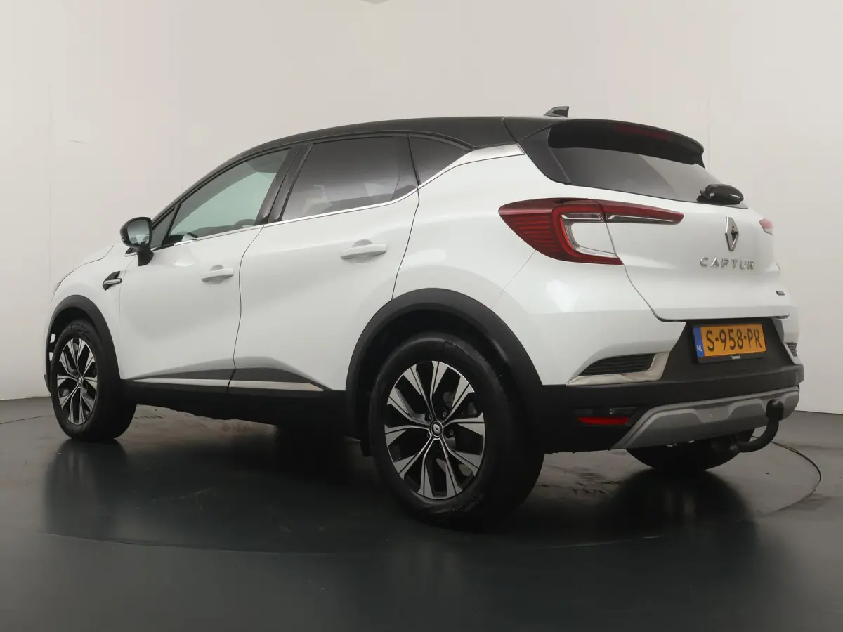 techno E-Tech full hybrid 145 | SoH 80% | Parkeercamera | Navigatie | Trekhaak |