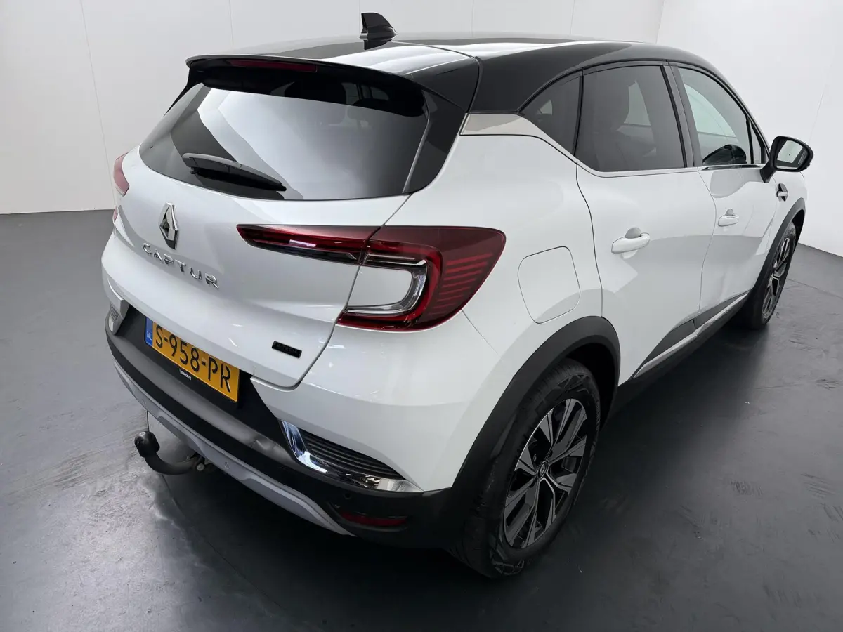 techno E-Tech full hybrid 145 | SoH 80% | Parkeercamera | Navigatie | Trekhaak |