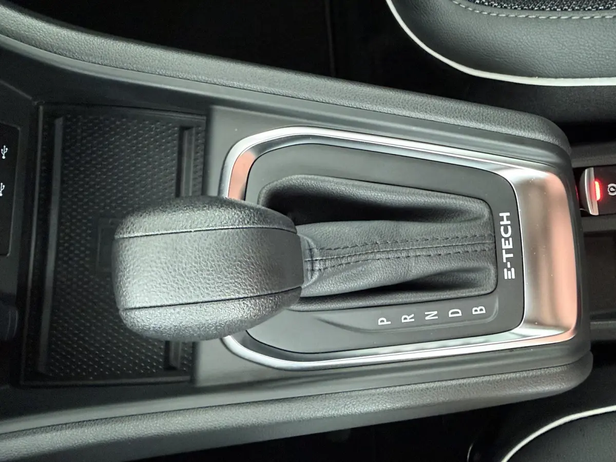 techno E-Tech full hybrid 145 | SoH 80% | Parkeercamera | Navigatie | Trekhaak |