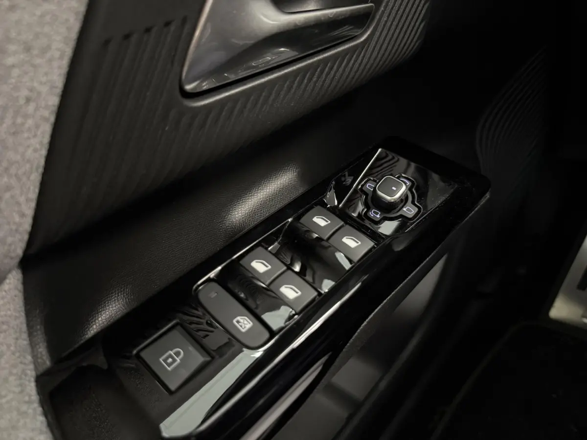 1.2 Hybrid 145 Max | Automaat | Climate Control | Voorstoelen & Stuurwiel Verwarmd | 360 Camera | Navigatie | Apple Carplay / Android Auto