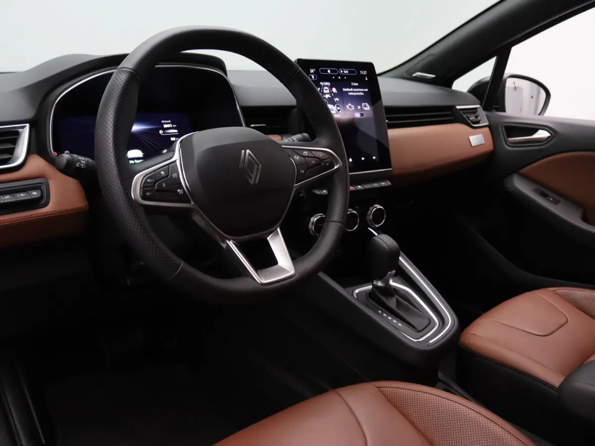 STAM Limité 75 E-Tech full hybrid 145pk #15 van 75 Adapt. cruise | 360° Camera | BOSE | Leder | 9,3" Navi | 17" Velgen