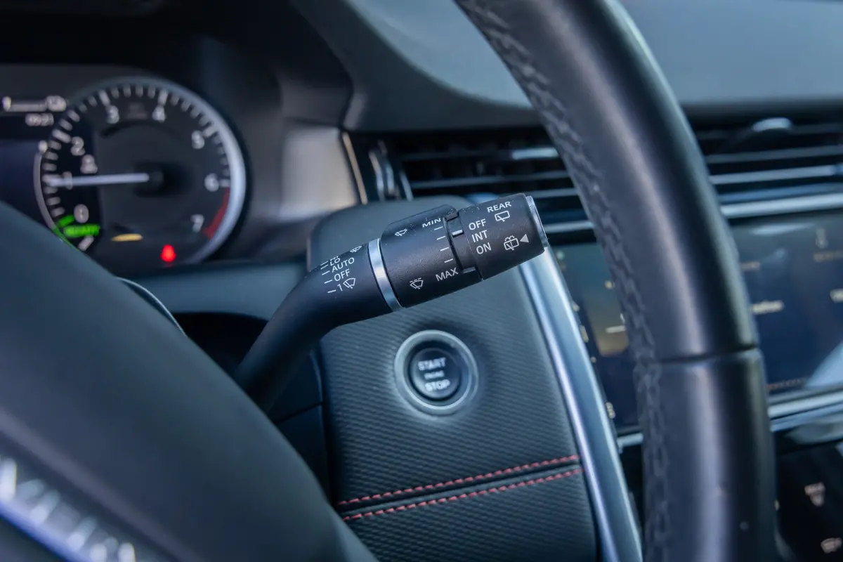 P300e 1.5 R-Dynamic SE | Trekhaak | Meridian audio | Camera | Cruise adaptief | Leder | Elec.stoel geheugen | Dodehoek detectie | Voorstoelen verwarmd | Apple Carplay/Android Auto | Achterui