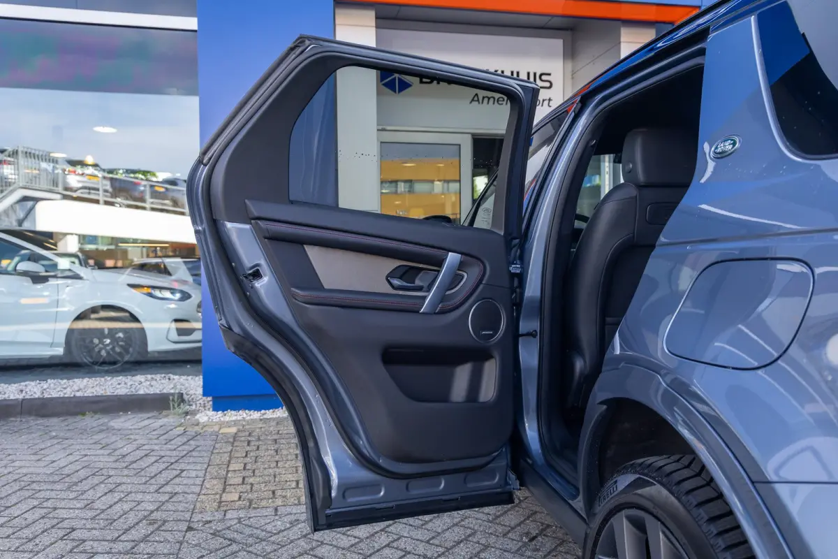 P300e 1.5 R-Dynamic SE | Trekhaak | Meridian audio | Camera | Cruise adaptief | Leder | Elec.stoel geheugen | Dodehoek detectie | Voorstoelen verwarmd | Apple Carplay/Android Auto | Achterui