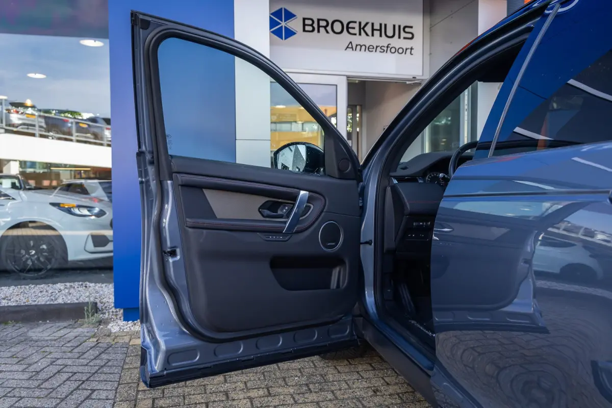 P300e 1.5 R-Dynamic SE | Trekhaak | Meridian audio | Camera | Cruise adaptief | Leder | Elec.stoel geheugen | Dodehoek detectie | Voorstoelen verwarmd | Apple Carplay/Android Auto | Achterui