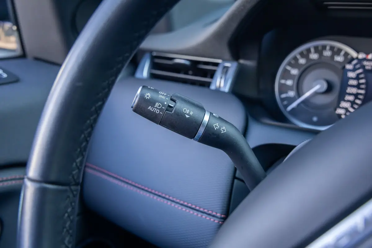 P300e 1.5 R-Dynamic SE | Trekhaak | Meridian audio | Camera | Cruise adaptief | Leder | Elec.stoel geheugen | Dodehoek detectie | Voorstoelen verwarmd | Apple Carplay/Android Auto | Achterui