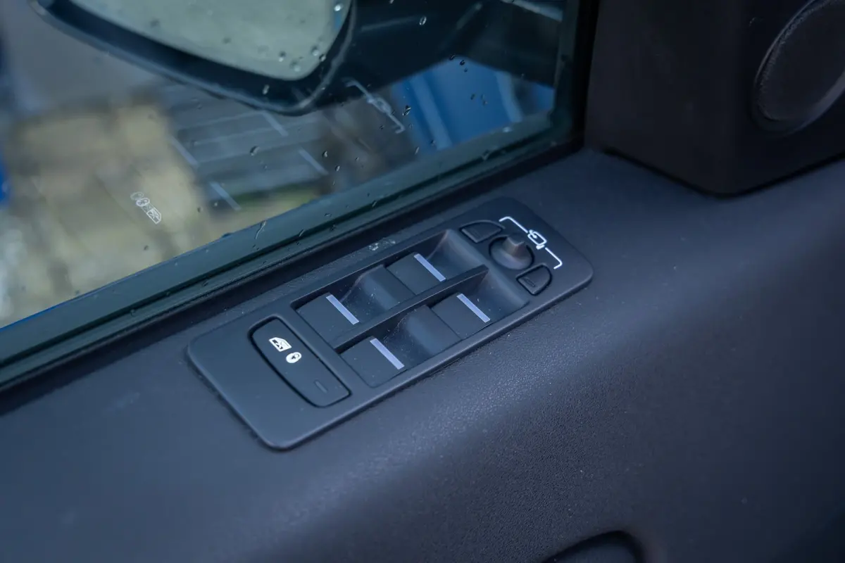P300e 1.5 R-Dynamic SE | Trekhaak | Meridian audio | Camera | Cruise adaptief | Leder | Elec.stoel geheugen | Dodehoek detectie | Voorstoelen verwarmd | Apple Carplay/Android Auto | Achterui