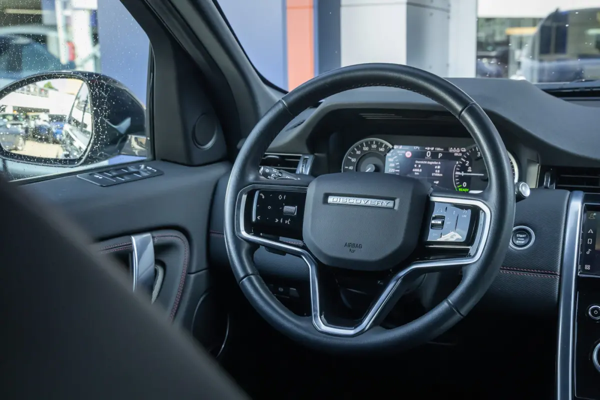 P300e 1.5 R-Dynamic SE | Trekhaak | Meridian audio | Camera | Cruise adaptief | Leder | Elec.stoel geheugen | Dodehoek detectie | Voorstoelen verwarmd | Apple Carplay/Android Auto | Achterui