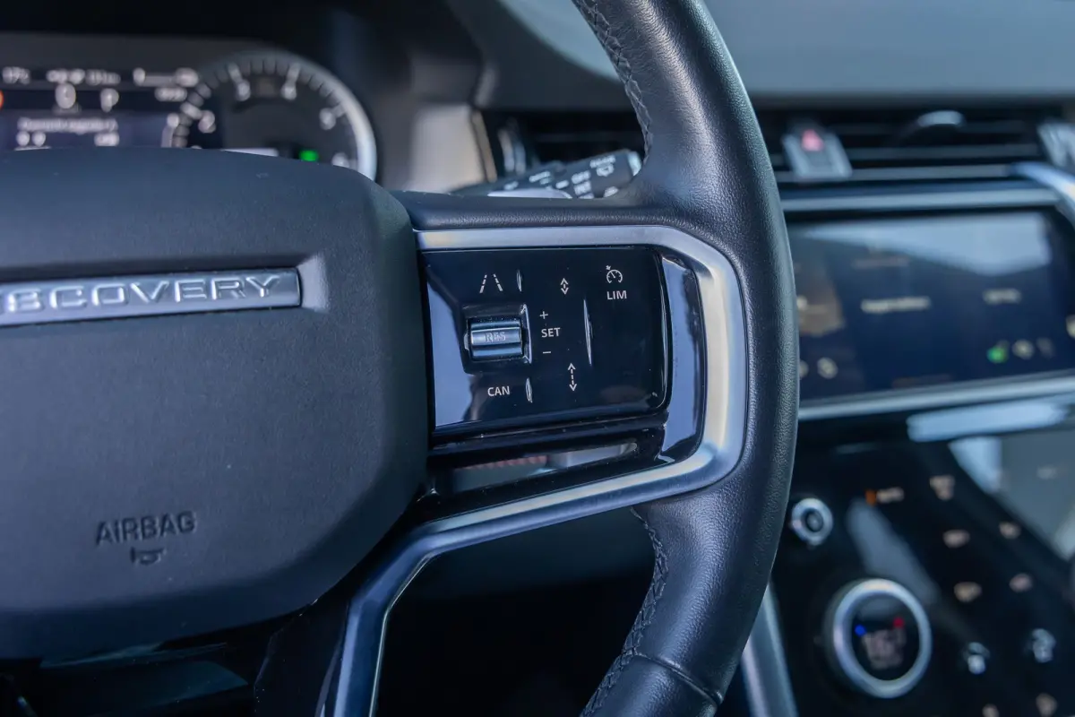 P300e 1.5 R-Dynamic SE | Trekhaak | Meridian audio | Camera | Cruise adaptief | Leder | Elec.stoel geheugen | Dodehoek detectie | Voorstoelen verwarmd | Apple Carplay/Android Auto | Achterui