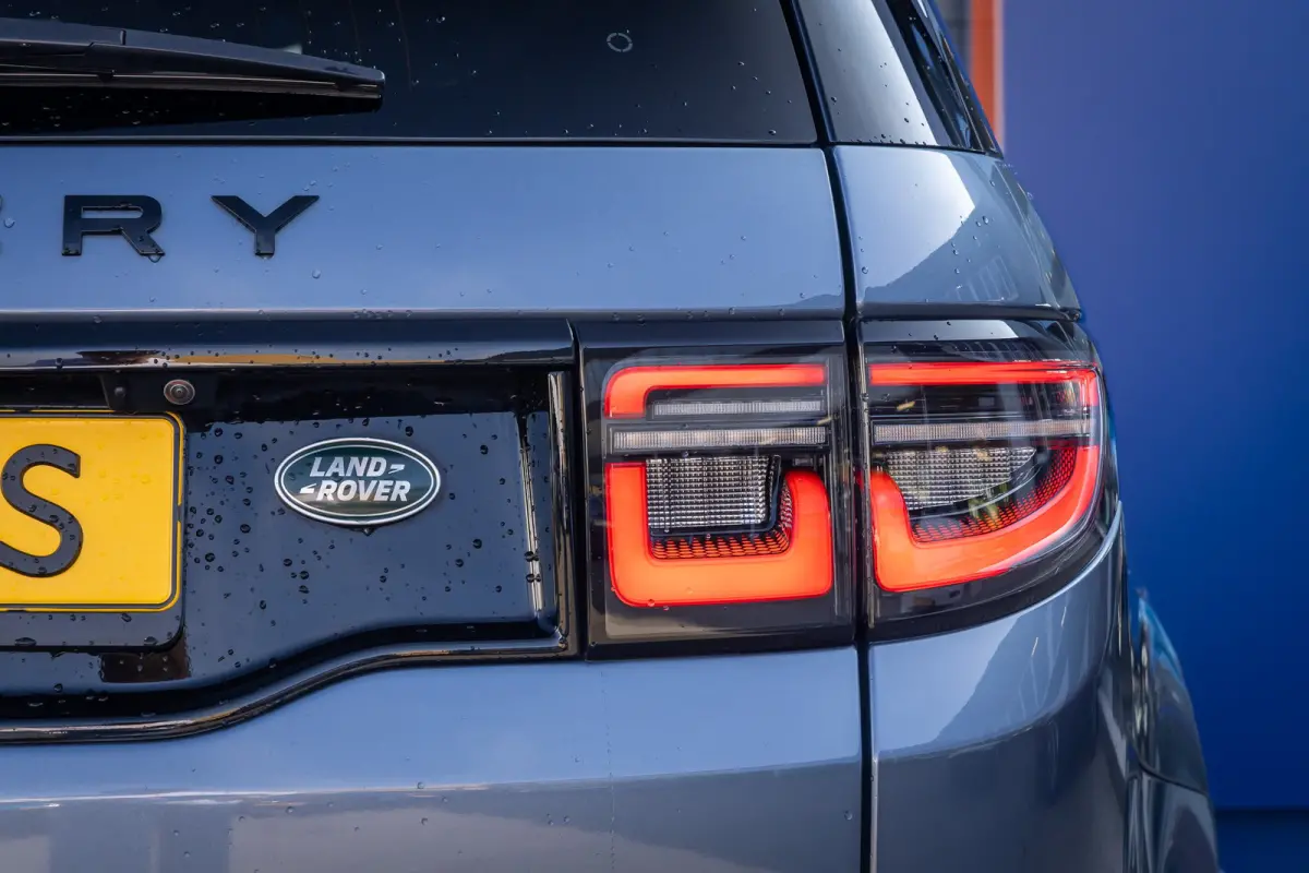 P300e 1.5 R-Dynamic SE | Trekhaak | Meridian audio | Camera | Cruise adaptief | Leder | Elec.stoel geheugen | Dodehoek detectie | Voorstoelen verwarmd | Apple Carplay/Android Auto | Achterui