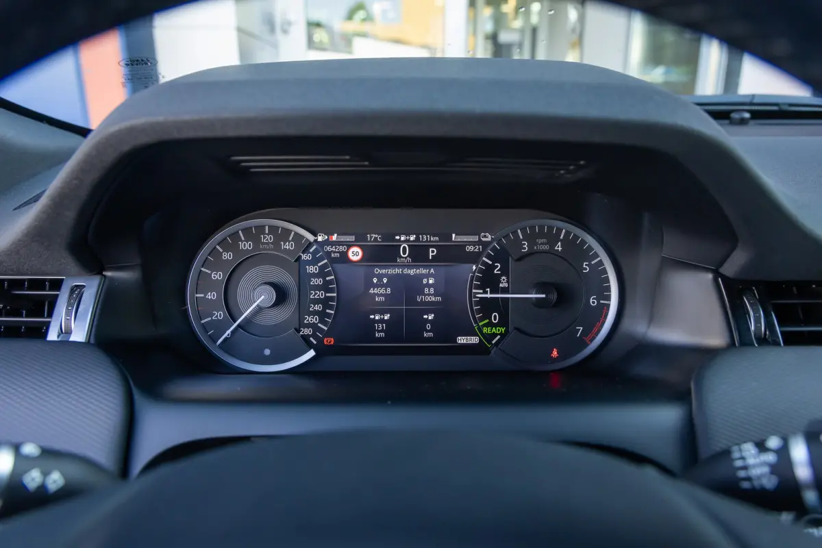 P300e 1.5 R-Dynamic SE | Trekhaak | Meridian audio | Camera | Cruise adaptief | Leder | Elec.stoel geheugen | Dodehoek detectie | Voorstoelen verwarmd | Apple Carplay/Android Auto | Achterui