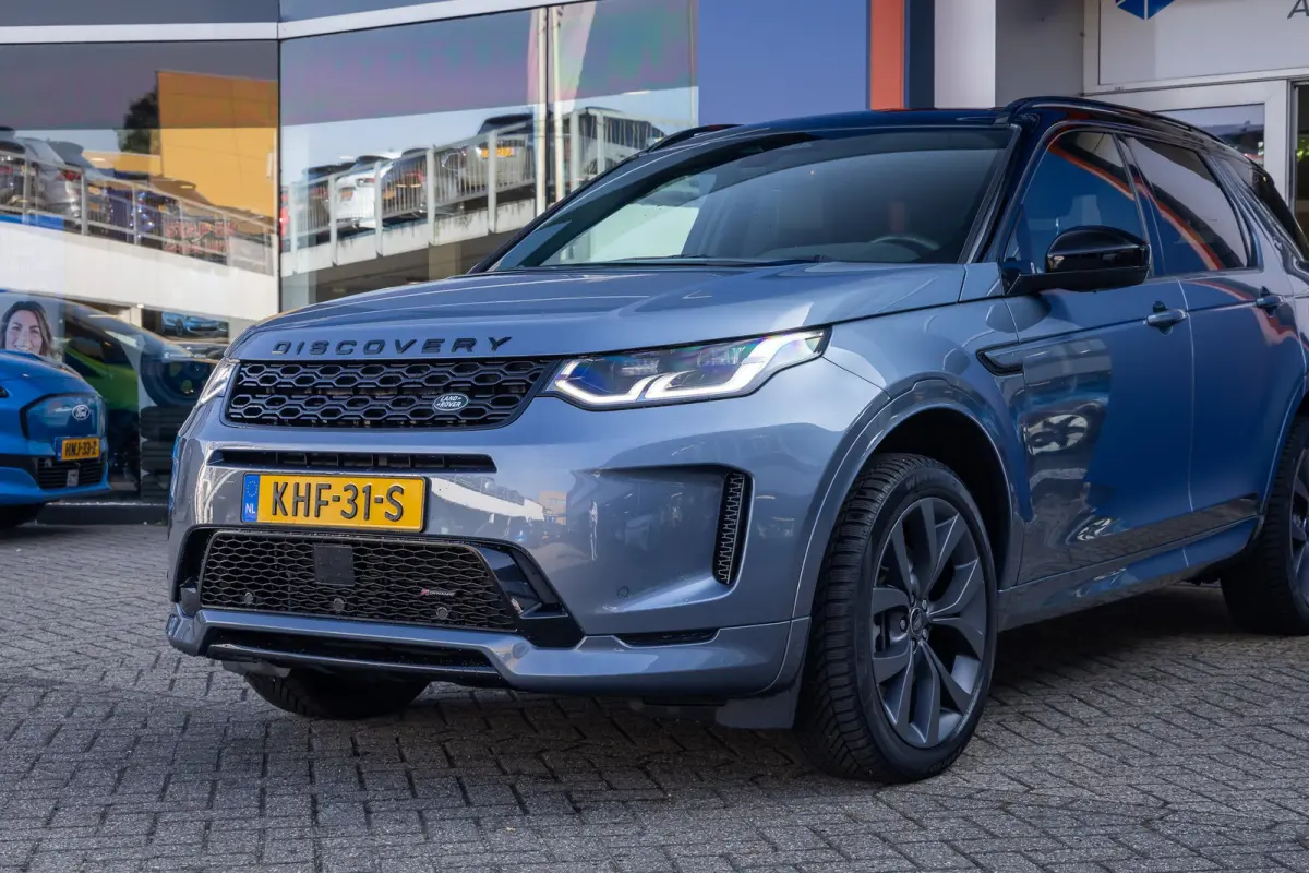 P300e 1.5 R-Dynamic SE | Trekhaak | Meridian audio | Camera | Cruise adaptief | Leder | Elec.stoel geheugen | Dodehoek detectie | Voorstoelen verwarmd | Apple Carplay/Android Auto | Achterui