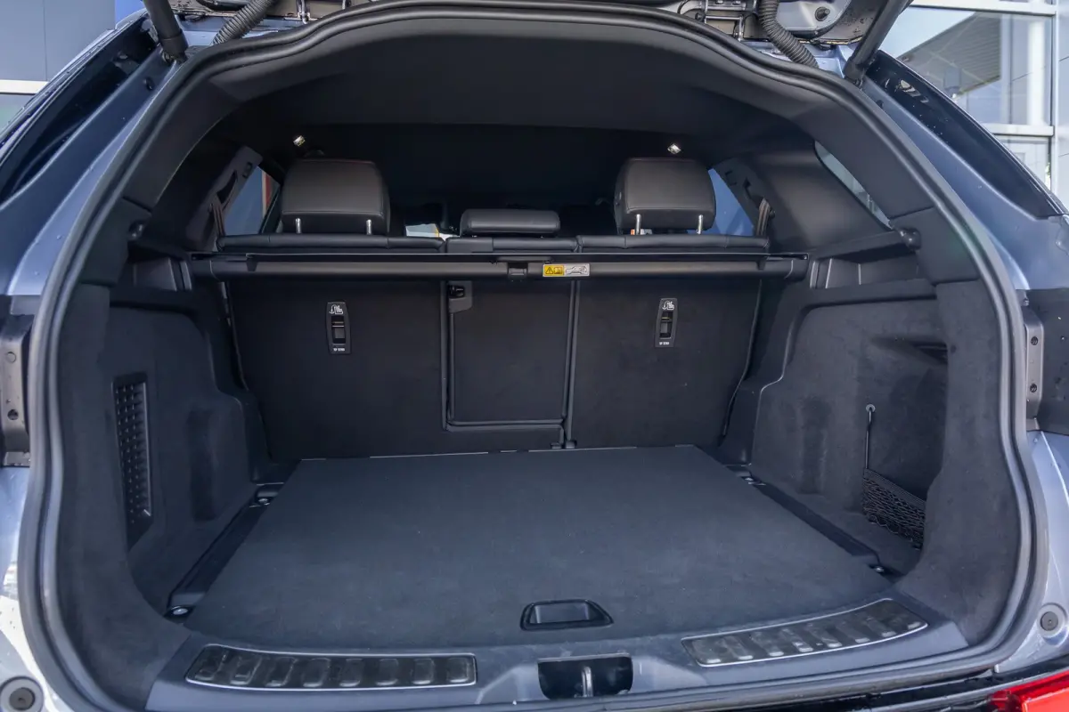 P300e 1.5 R-Dynamic SE | Trekhaak | Meridian audio | Camera | Cruise adaptief | Leder | Elec.stoel geheugen | Dodehoek detectie | Voorstoelen verwarmd | Apple Carplay/Android Auto | Achterui