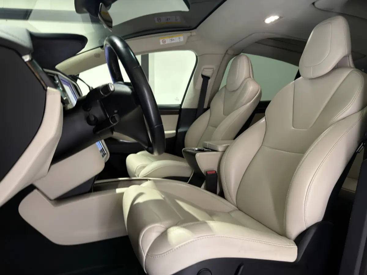 75D Base | Trekhaak | Keyless | Luxe Leder interieur |